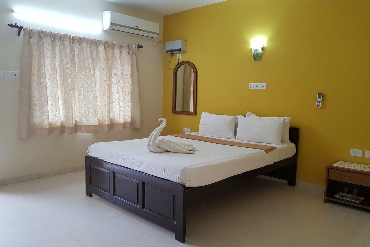 Serenity By The Sea Beach Resort Candolim Bagian luar foto